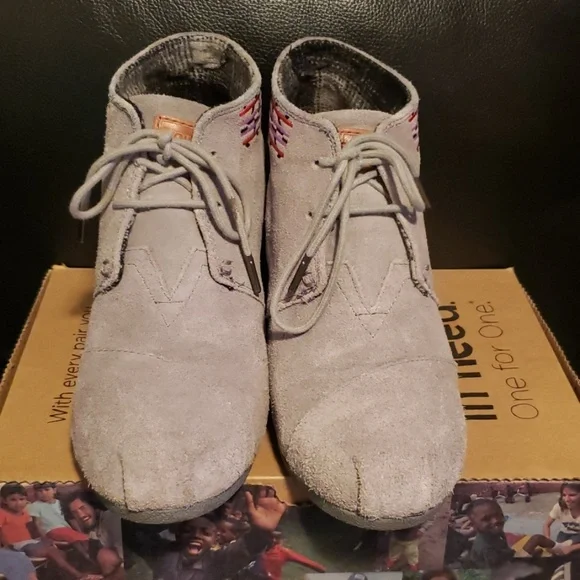 Tom's Desert Wedge Booties - Picture 3 of 6